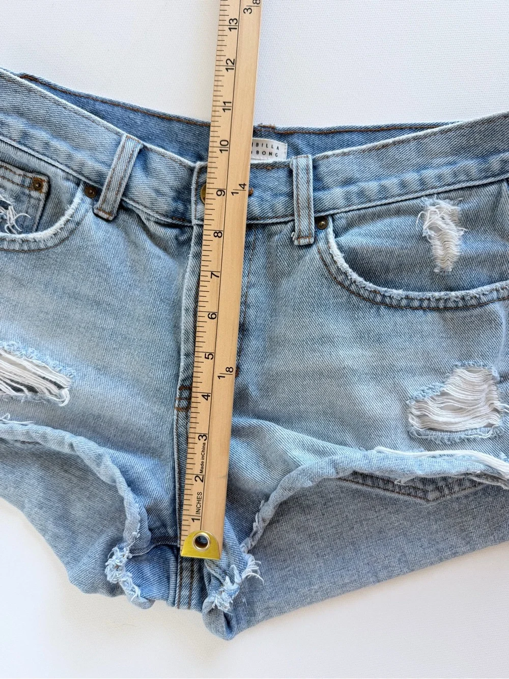 Billabong Distressed Denim Cutoff Shorts 26 Light Wash Cheeky 100% Cotton